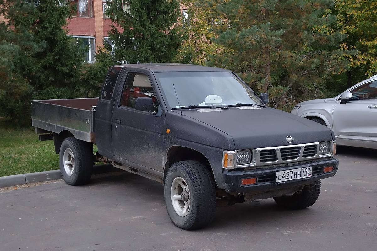 Москва, № С 427 НН 797 — Nissan PickUp (D21) '85-97
