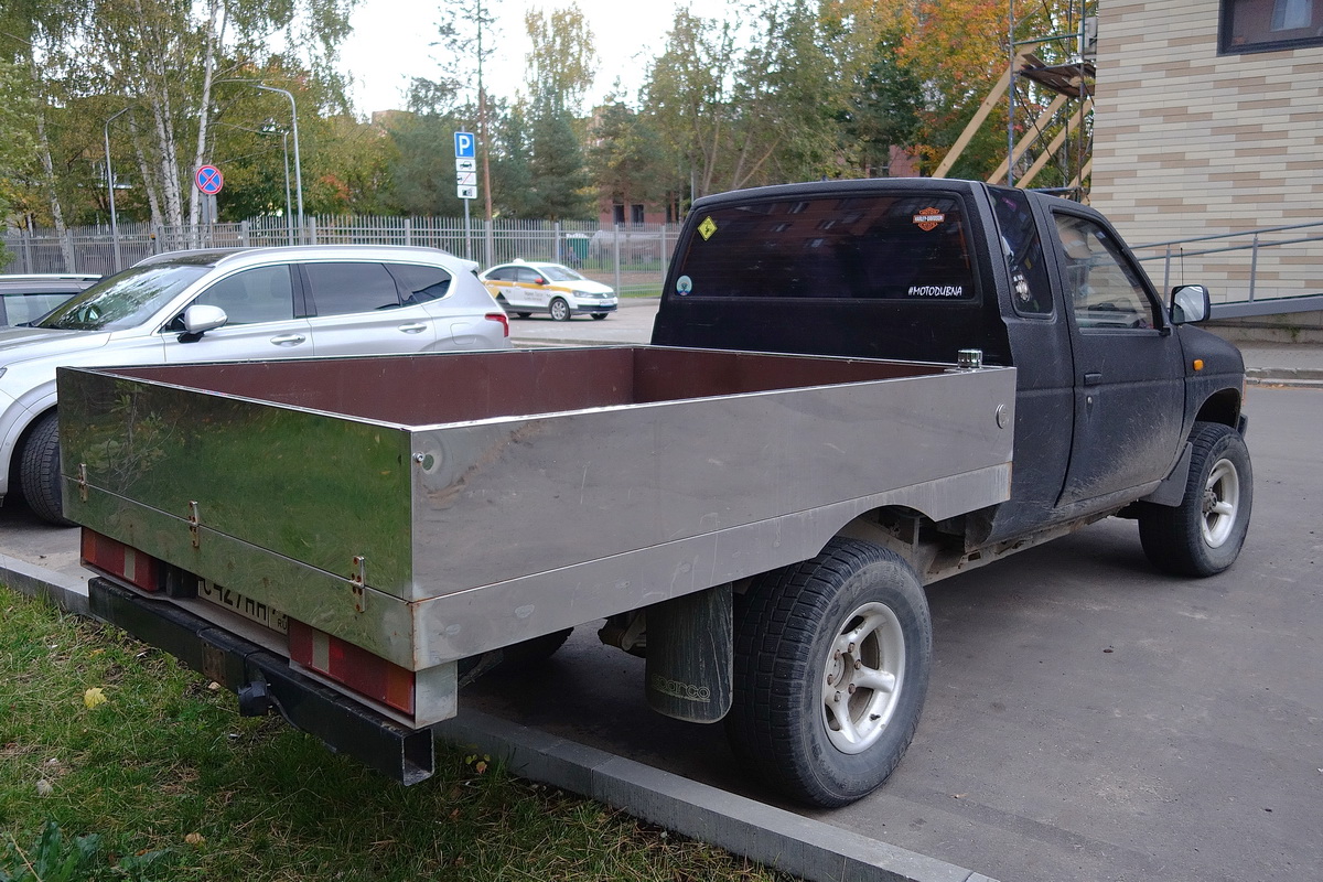 Москва, № С 427 НН 797 — Nissan PickUp (D21) '85-97
