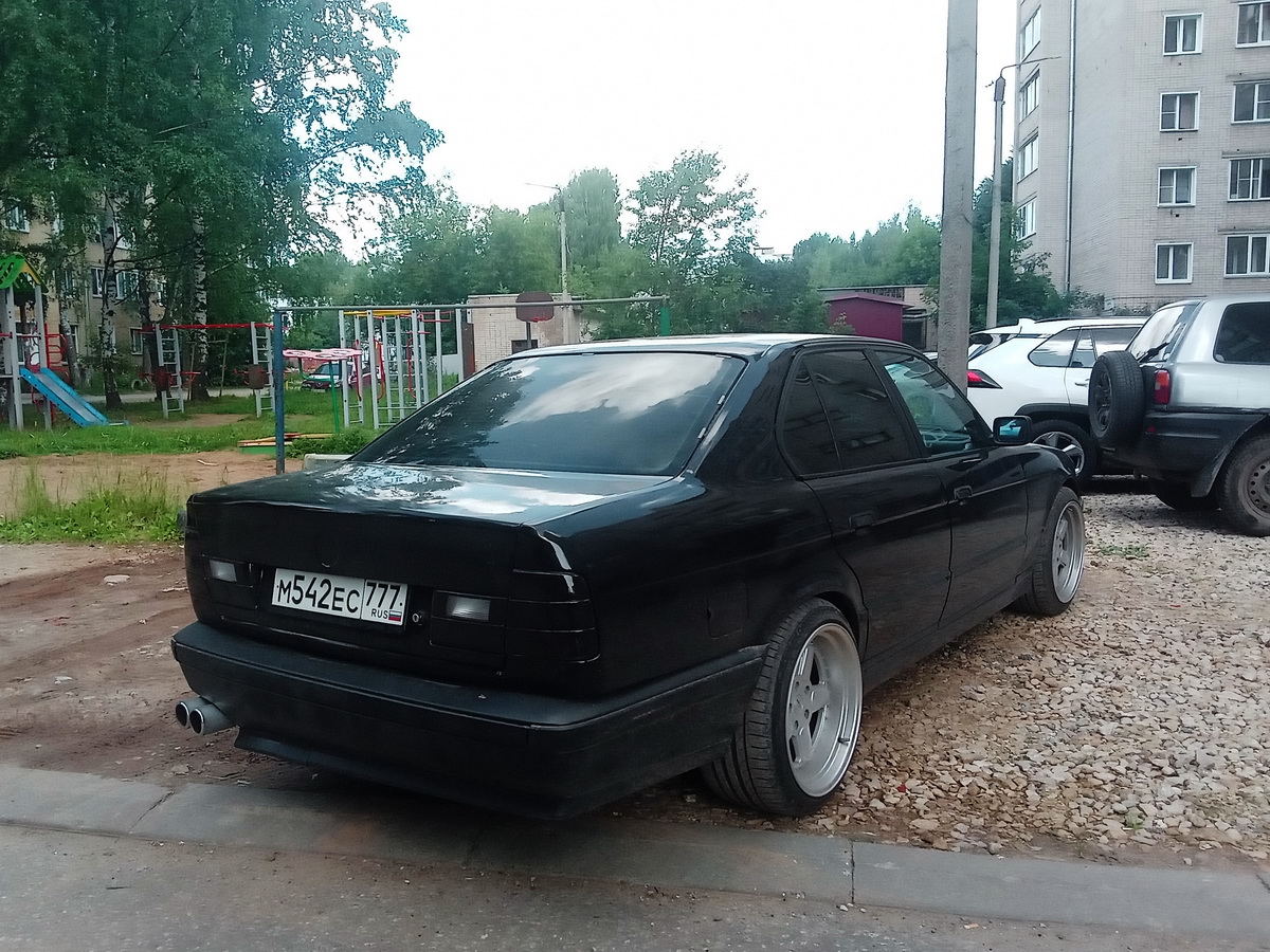 Москва, № М 542 ЕС 777 — BMW 5 Series (E34) '87-96