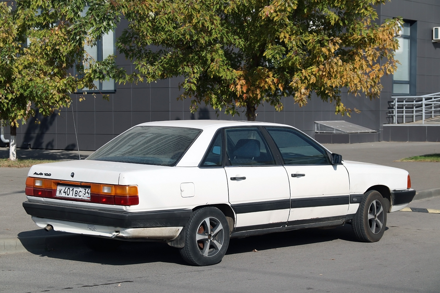 Волгоградская область, № К 401 ВС 34 — Audi 100 (C3) '82-91