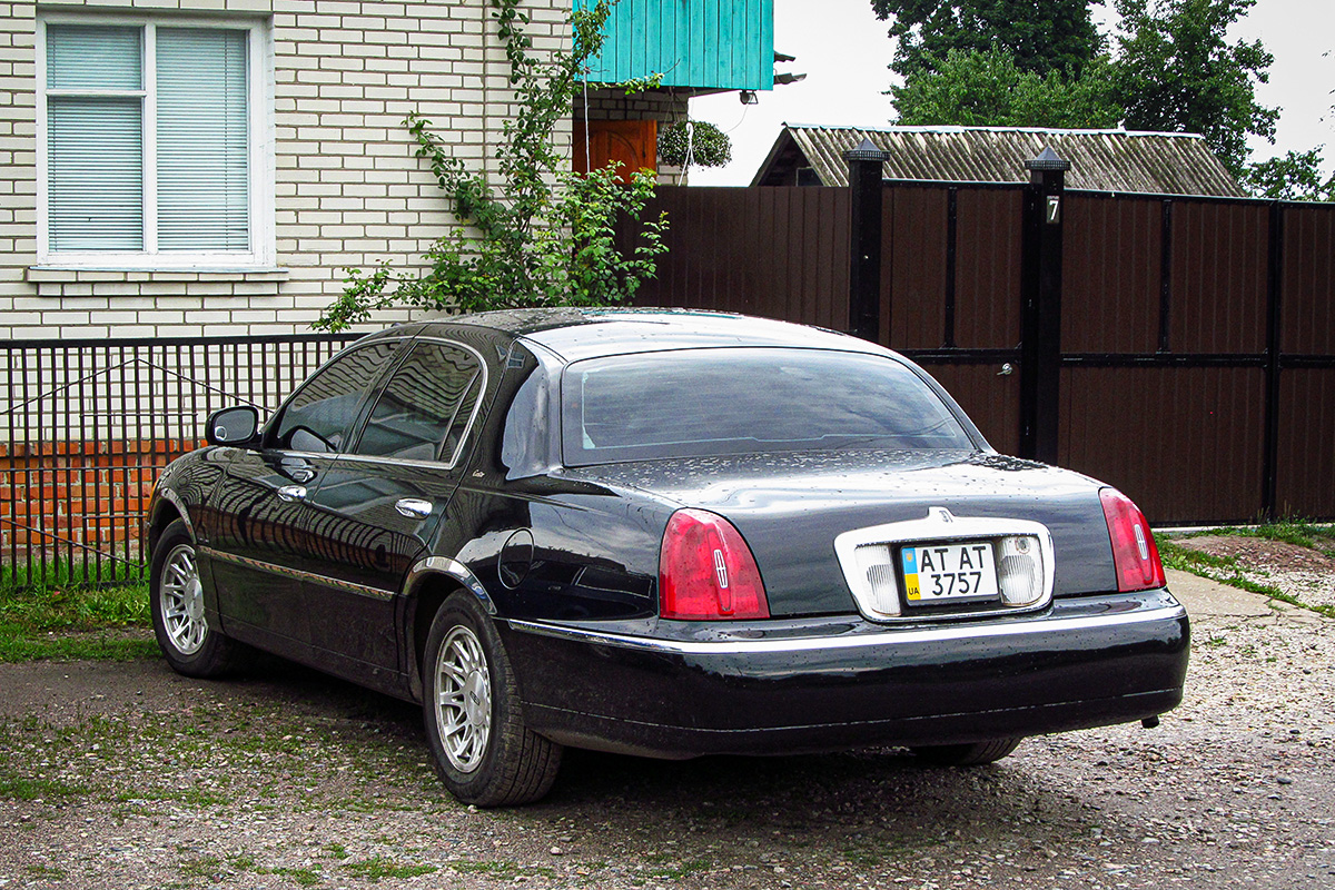 Тернопольская область, № АТ 3757 АТ — Lincoln Town Car (3G) '98-11