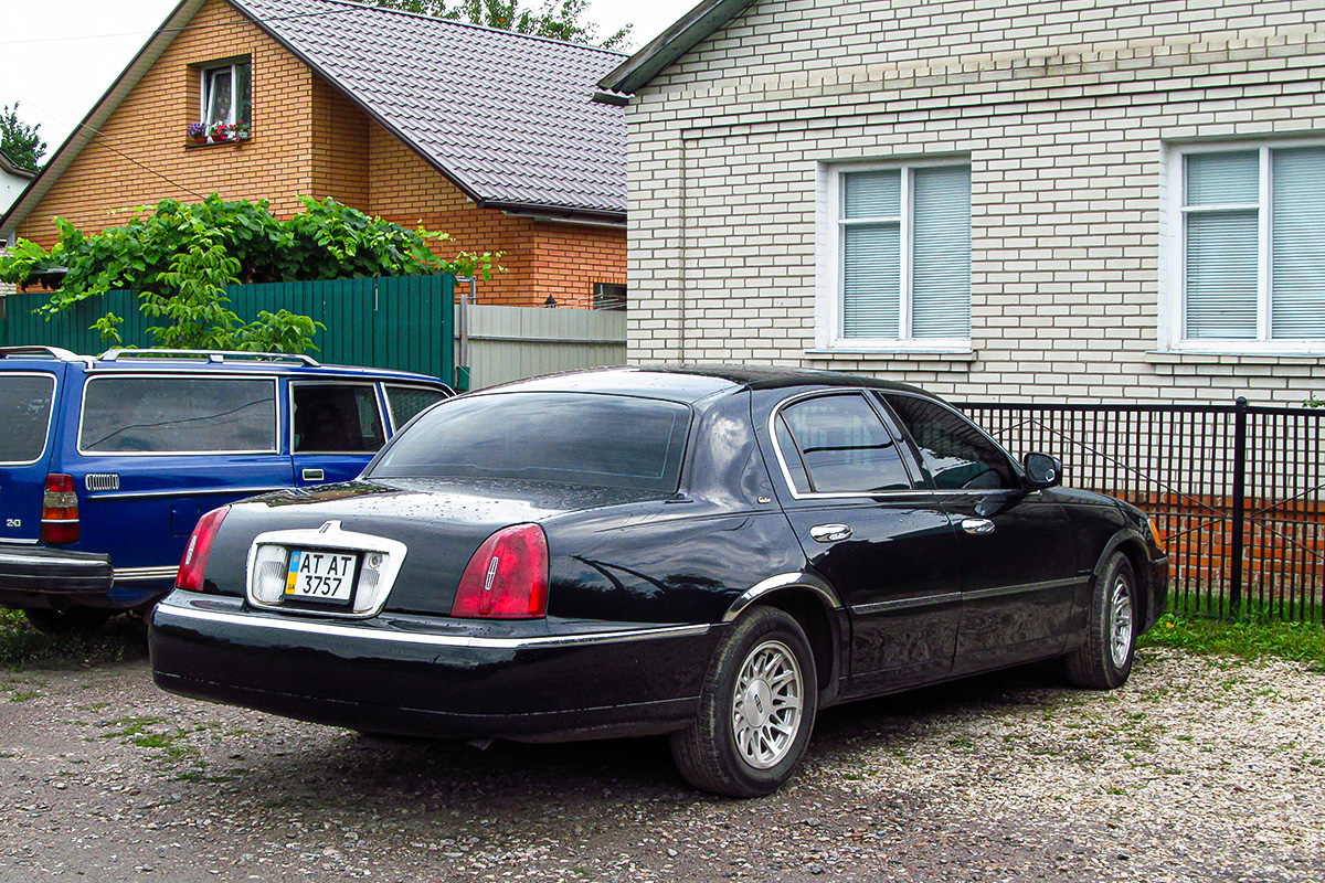 Тернопольская область, № АТ 3757 АТ — Lincoln Town Car (3G) '98-11