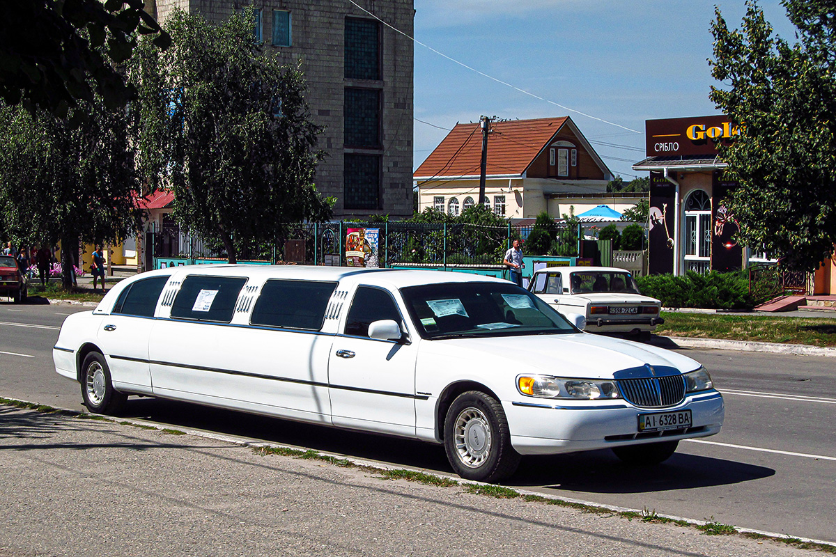 Киевская область, № АІ 3828 ВА — Lincoln Town Car (3G) '98-11