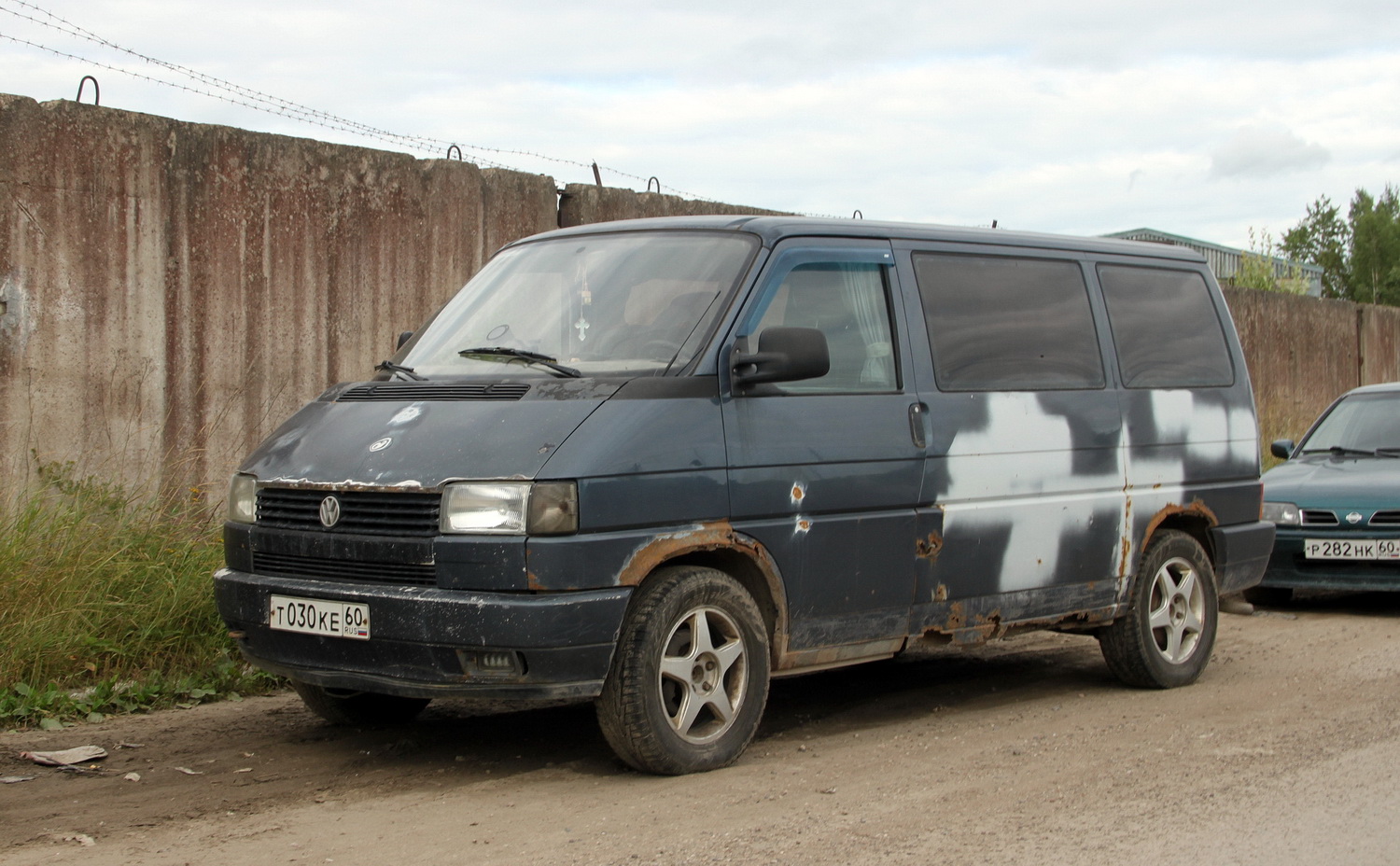 Псковская область, № Т 030 КЕ 60 — Volkswagen Caravelle (T4) '90-03