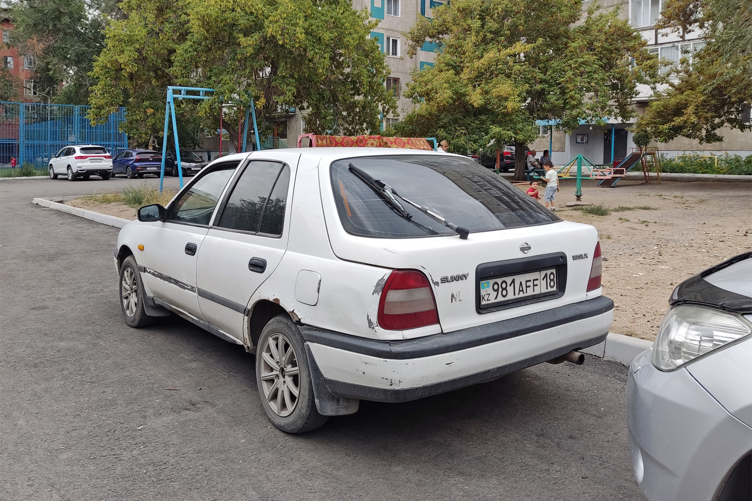 Абайская область, № 981 AFF 18 — Nissan Sunny (N14) '91-95