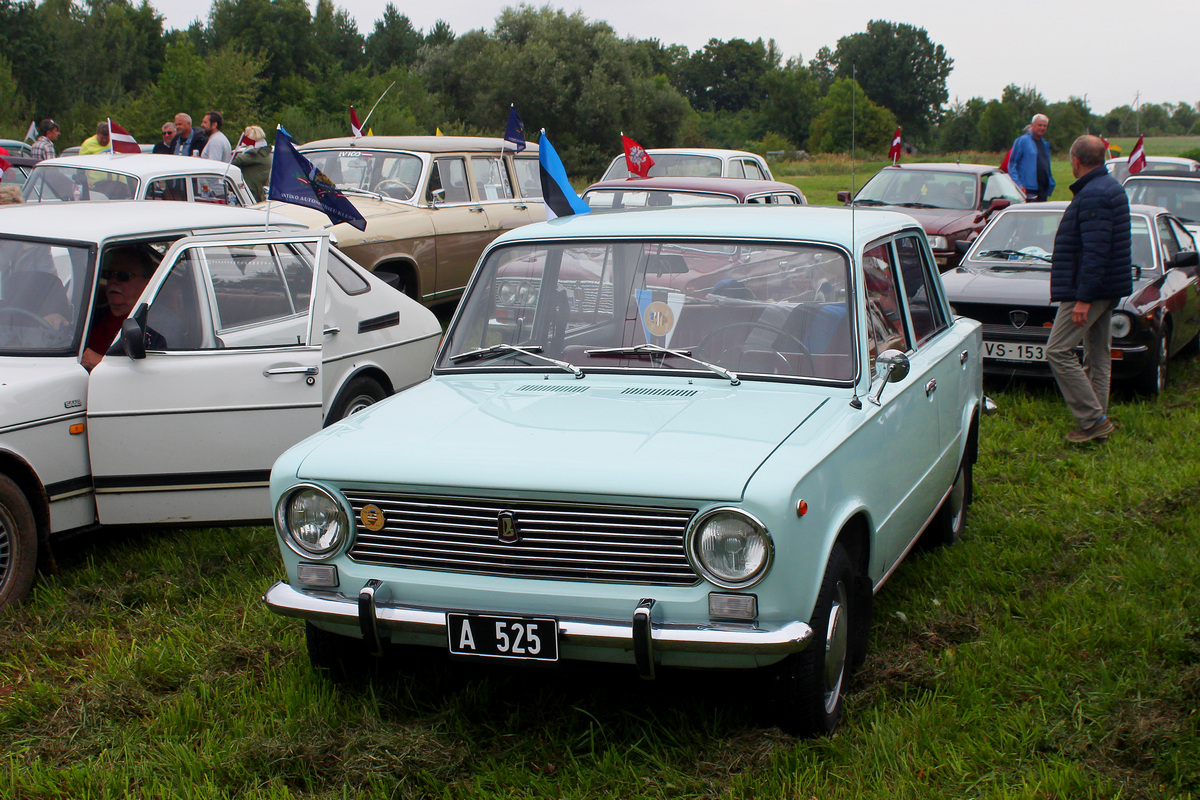 Эстония, № A 525 — ВАЗ-2101 Жигули '70-83; Литва — Baltijos kelias 35