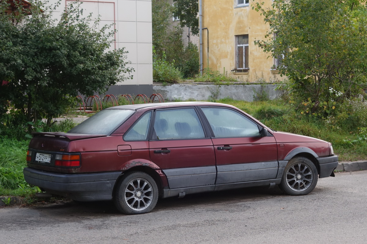 Москва, № Н 572 РР 99 — Volkswagen Passat (B3) '88-93
