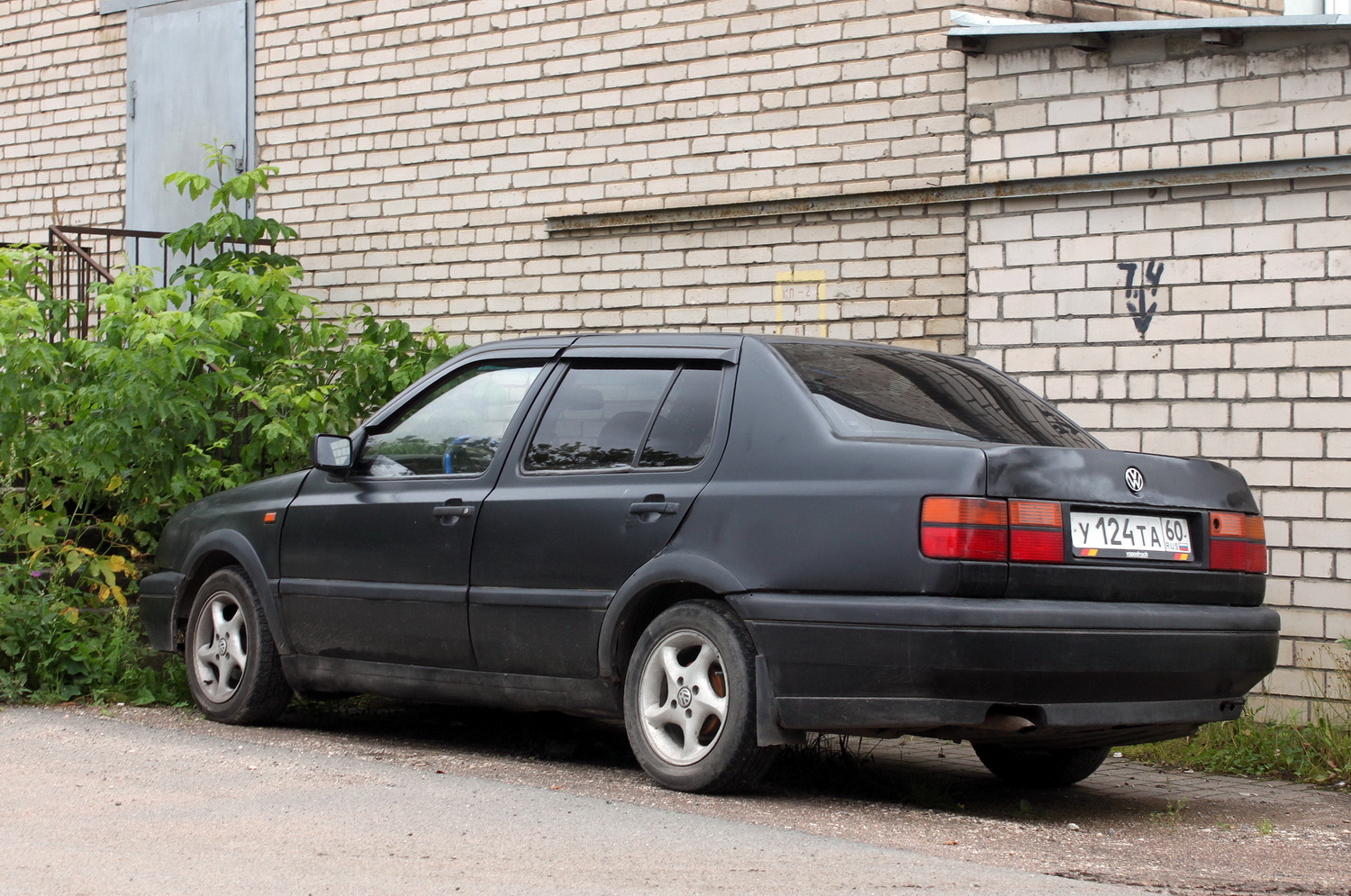 Псковская область, № У 124 ТА 60 — Volkswagen Vento (A3) '92-99