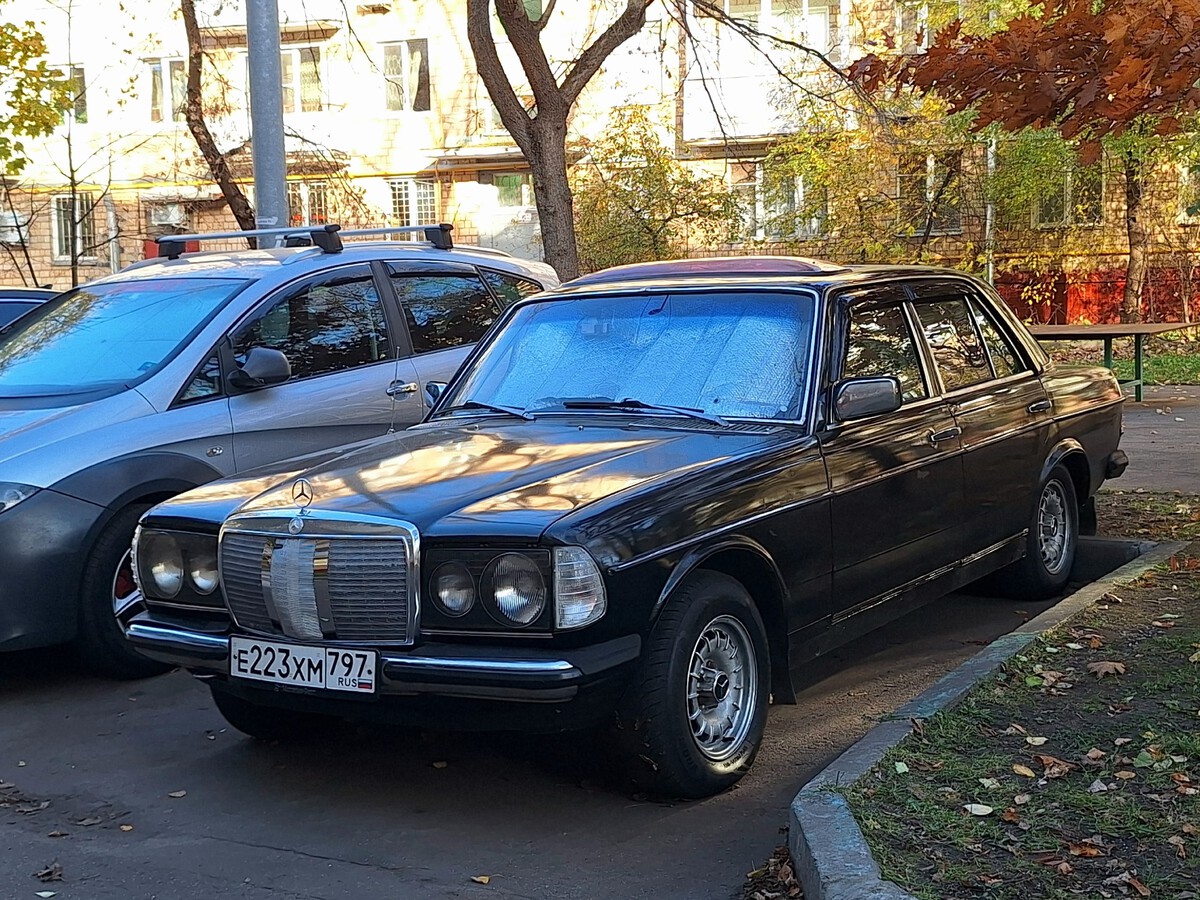 Москва, № Е 223 ХМ 797 — Mercedes-Benz (W123) '76-86